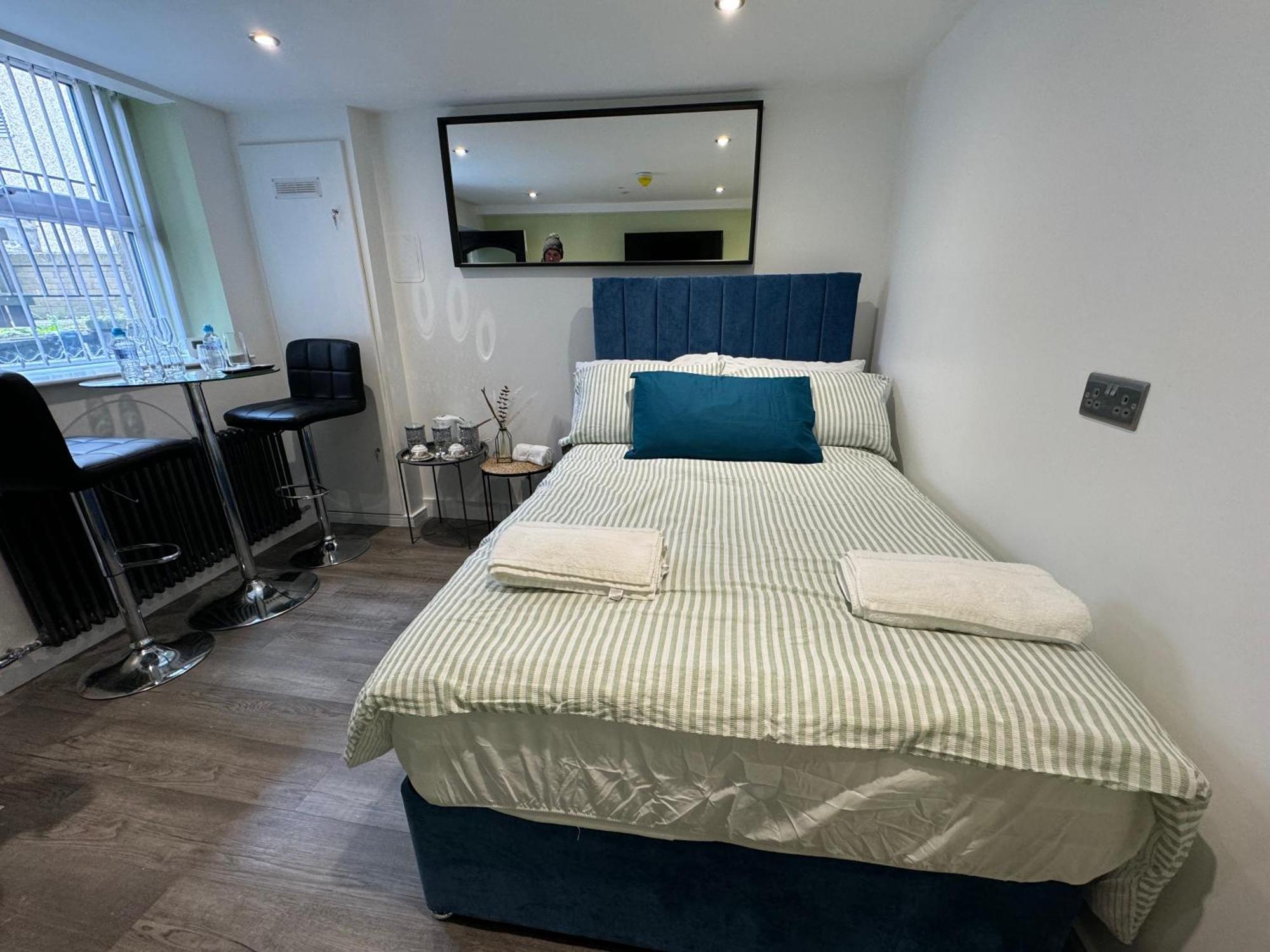 Southgate Luxury Apartments Elland Eksteriør bilde