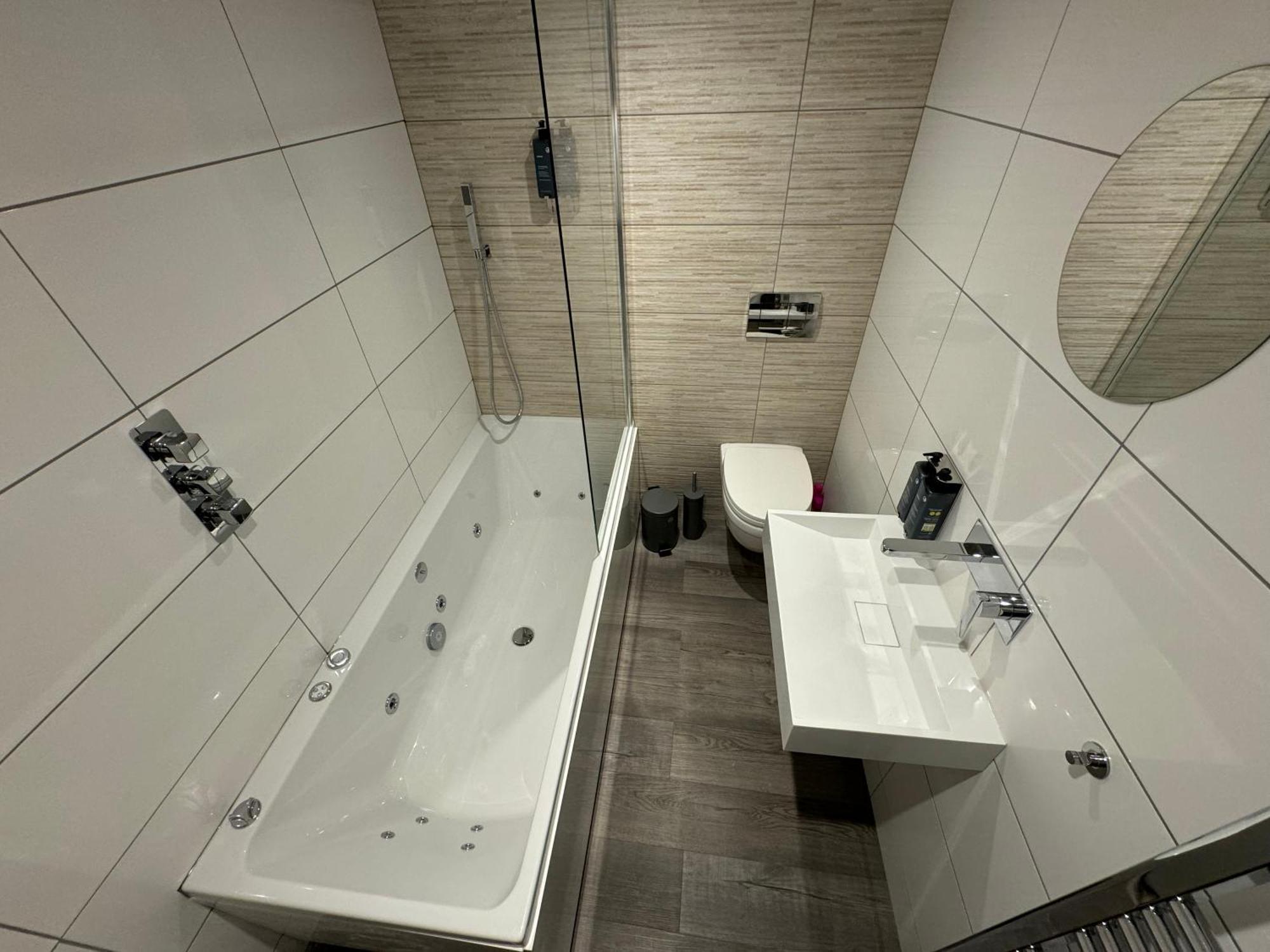 Southgate Luxury Apartments Elland Eksteriør bilde