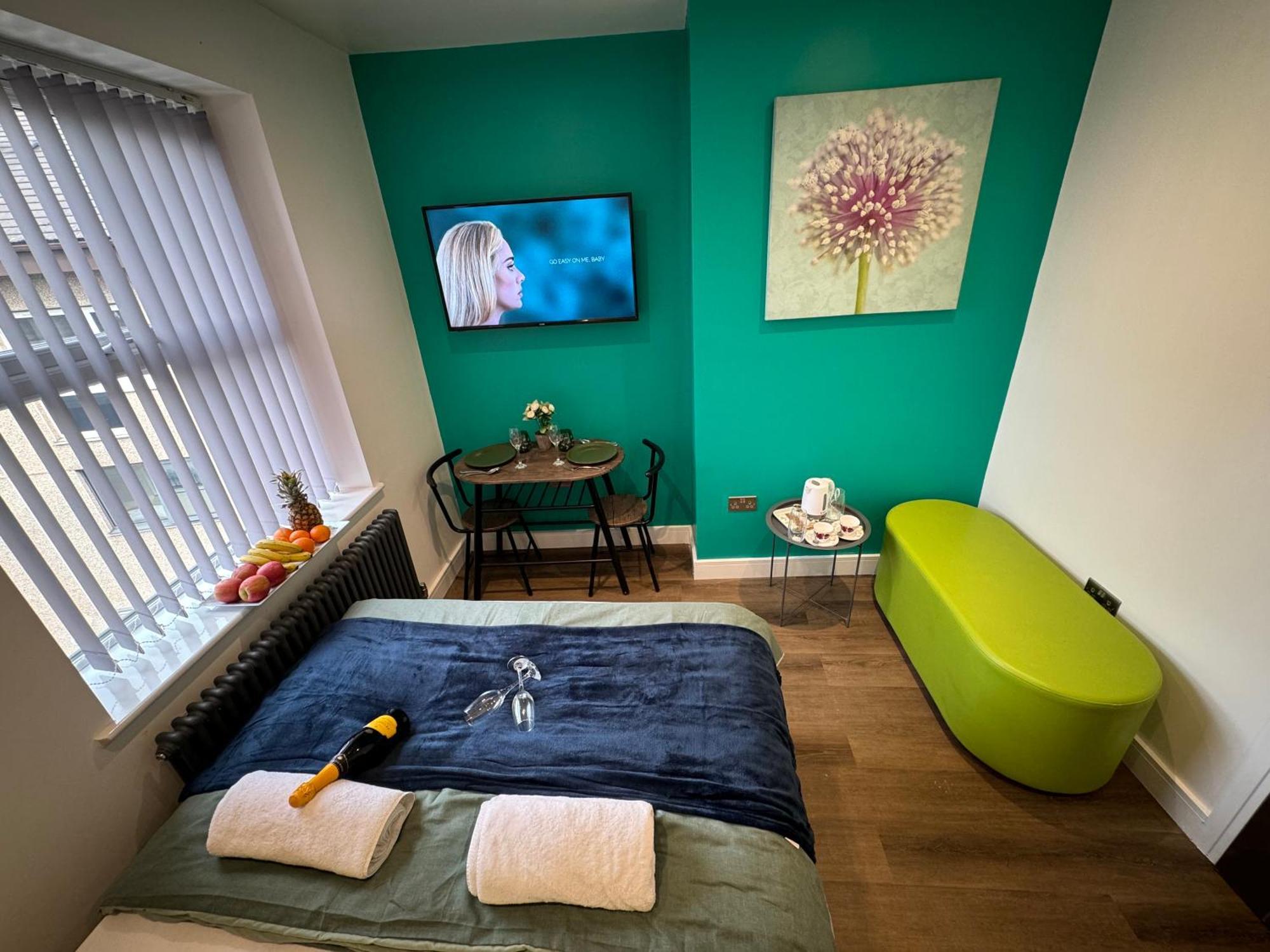 Southgate Luxury Apartments Elland Eksteriør bilde