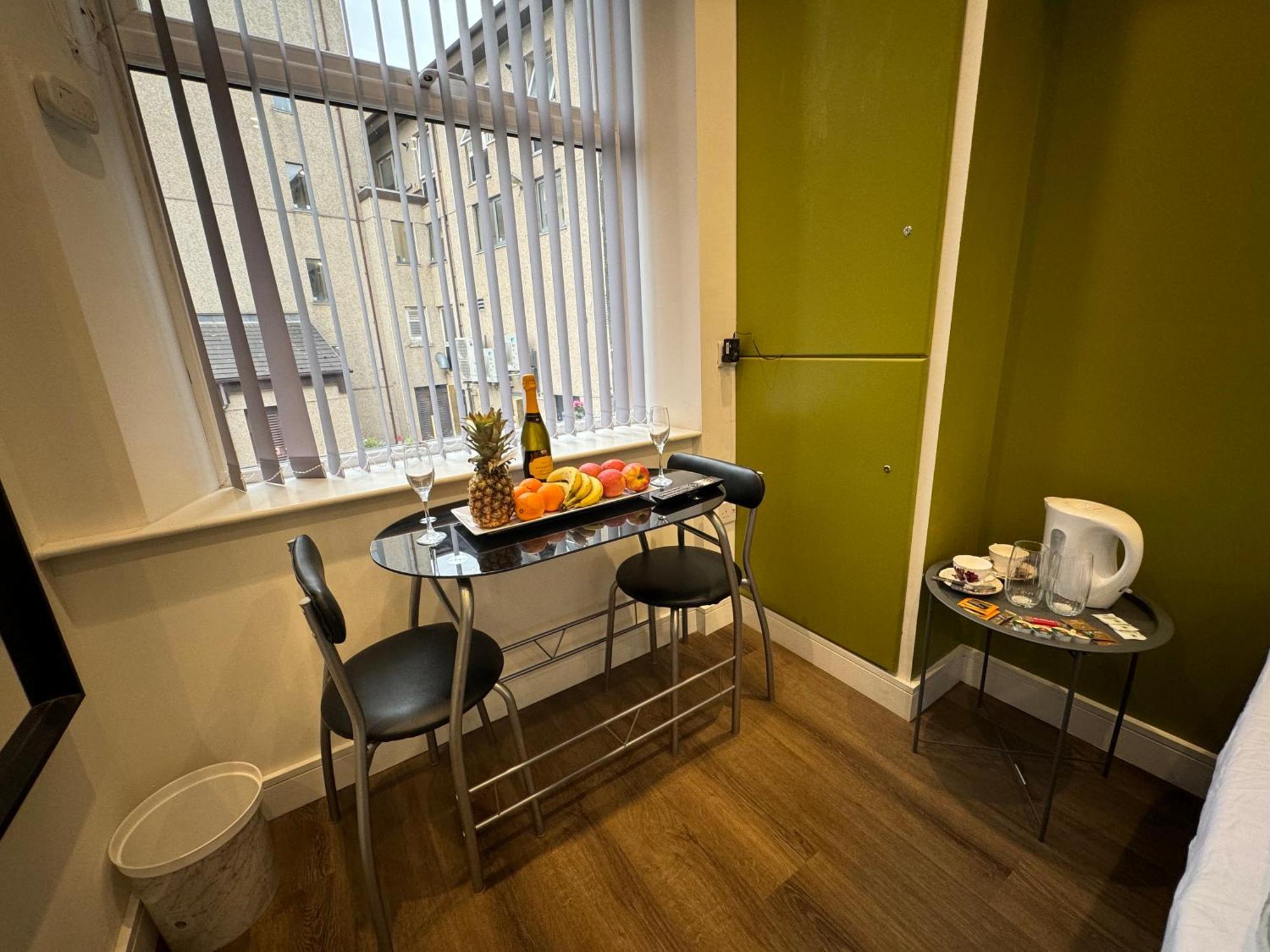 Southgate Luxury Apartments Elland Eksteriør bilde