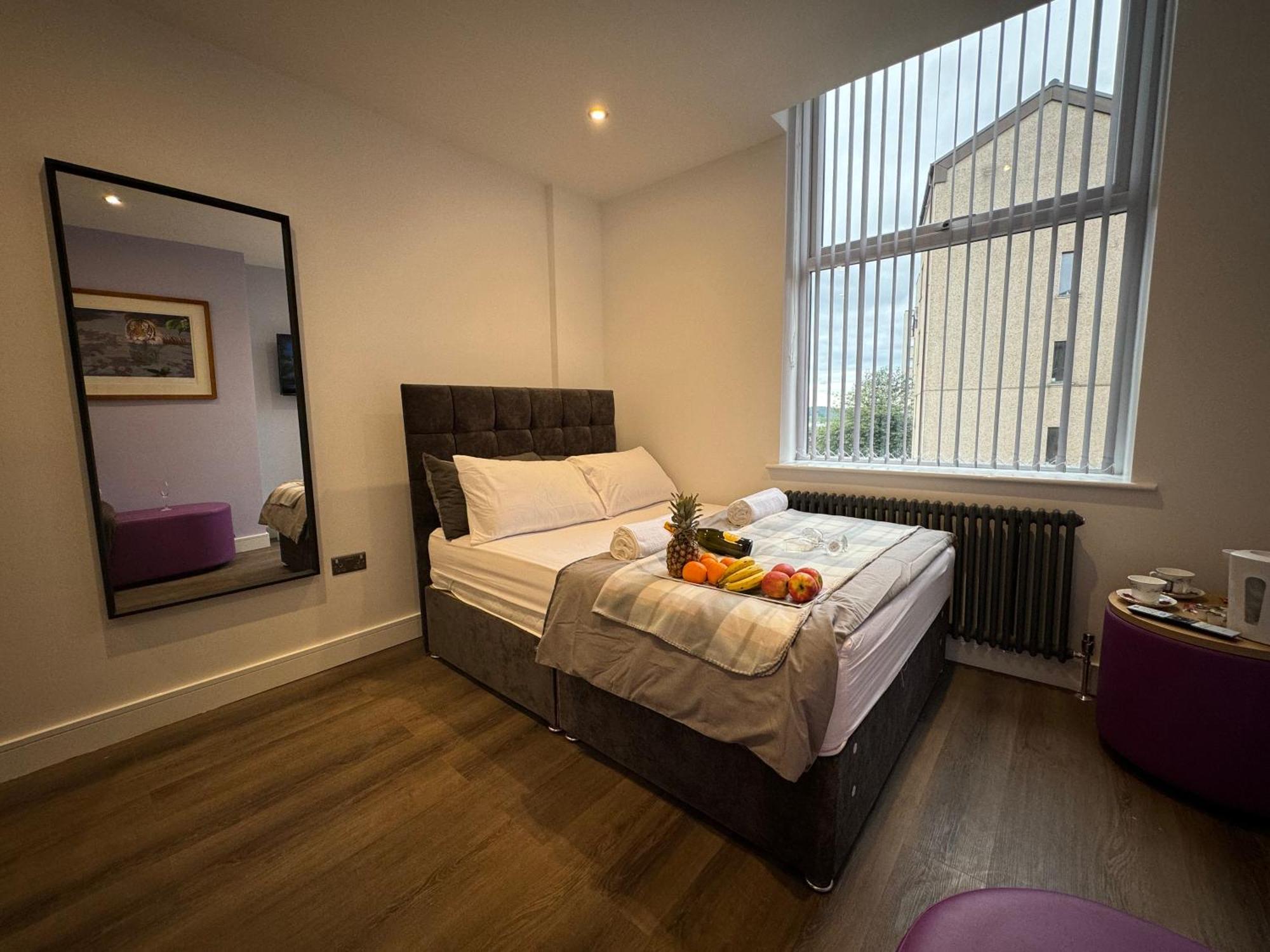 Southgate Luxury Apartments Elland Eksteriør bilde