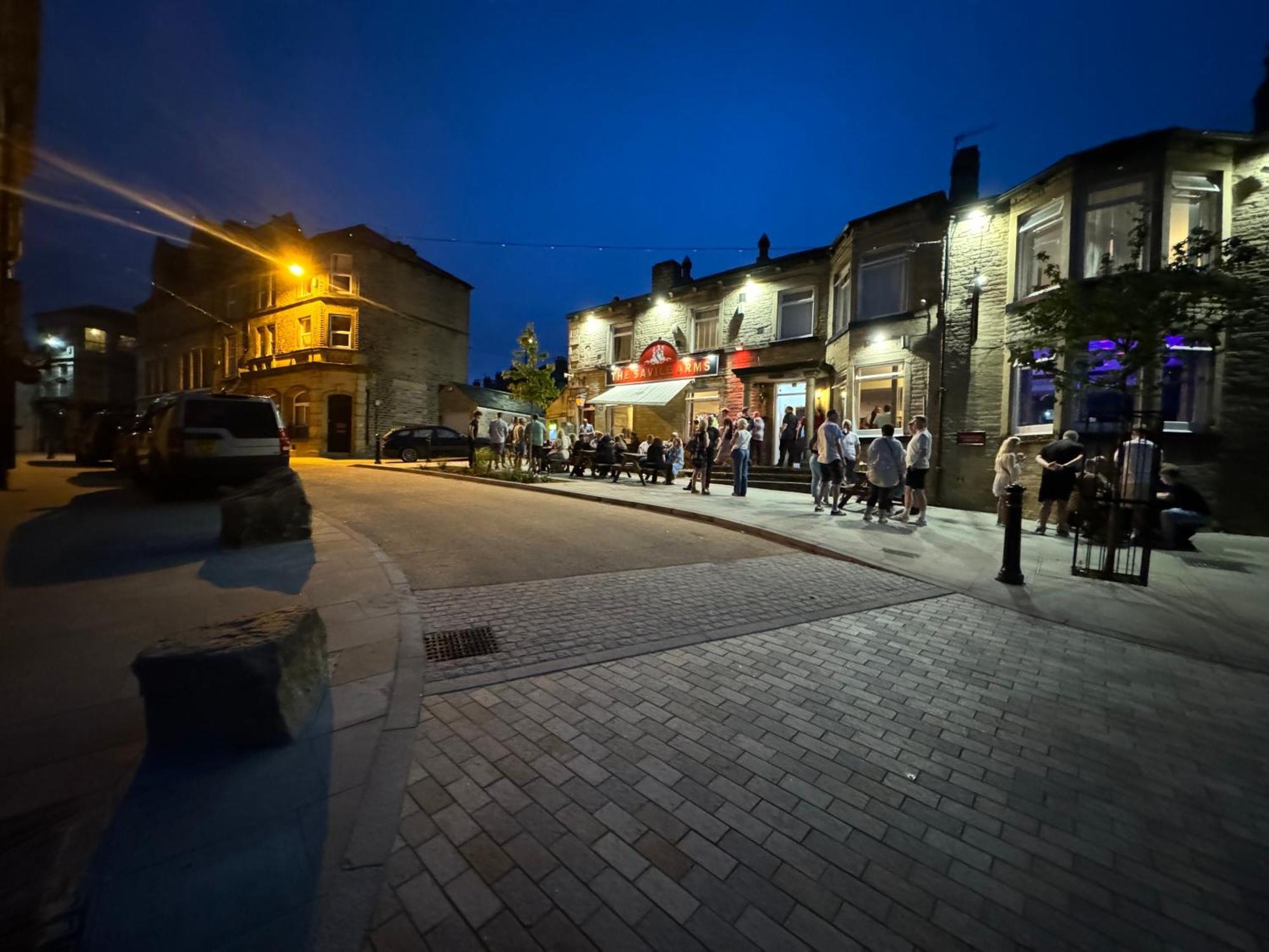 Southgate Luxury Apartments Elland Eksteriør bilde