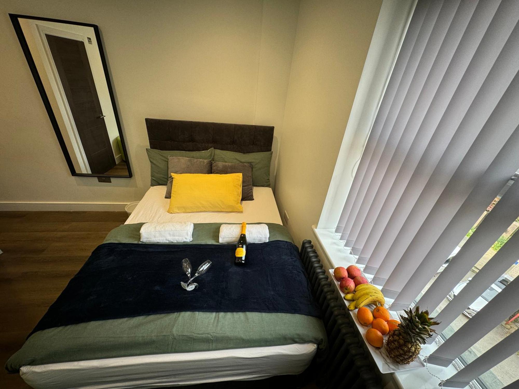 Southgate Luxury Apartments Elland Eksteriør bilde