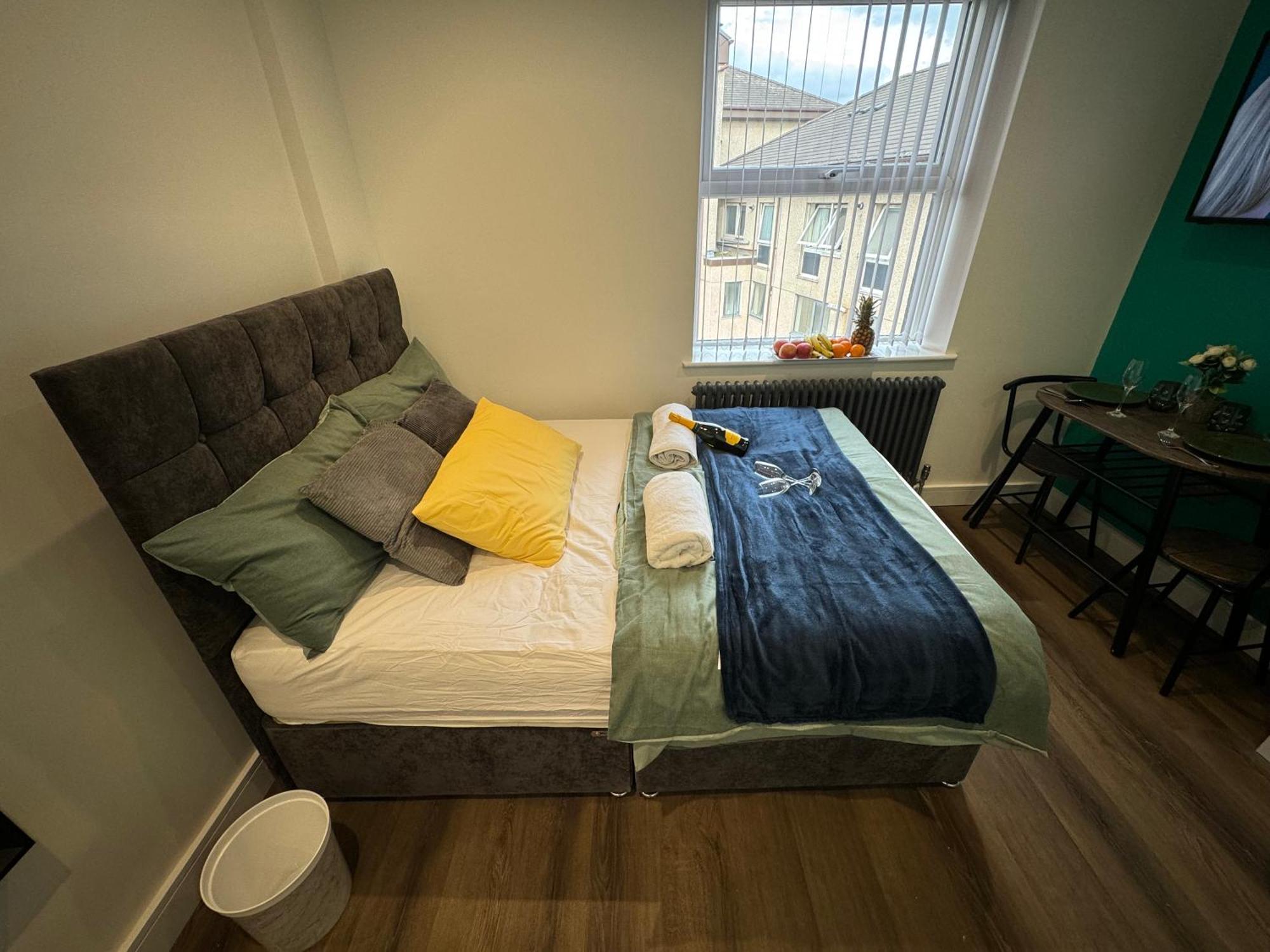 Southgate Luxury Apartments Elland Eksteriør bilde