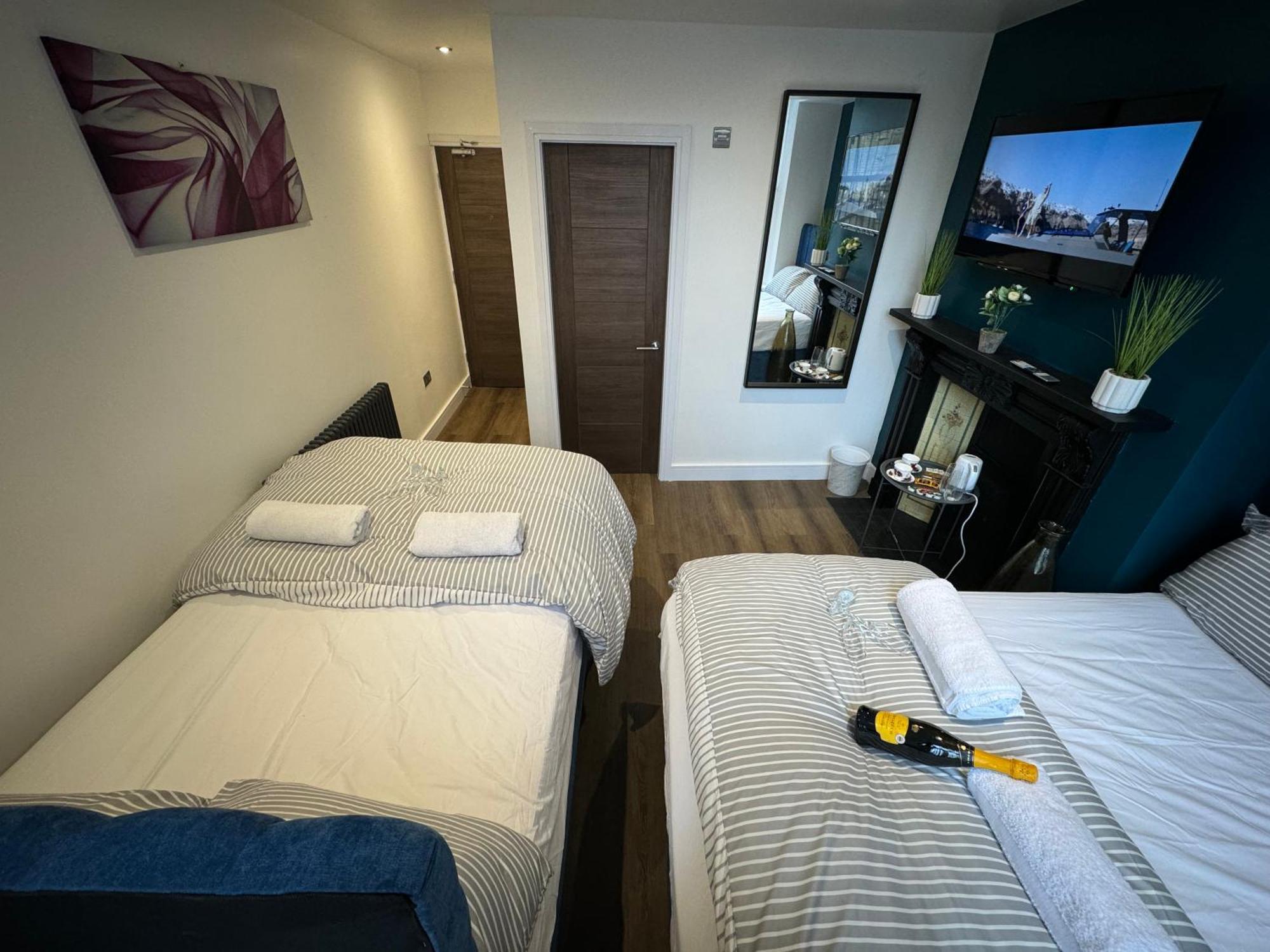 Southgate Luxury Apartments Elland Eksteriør bilde