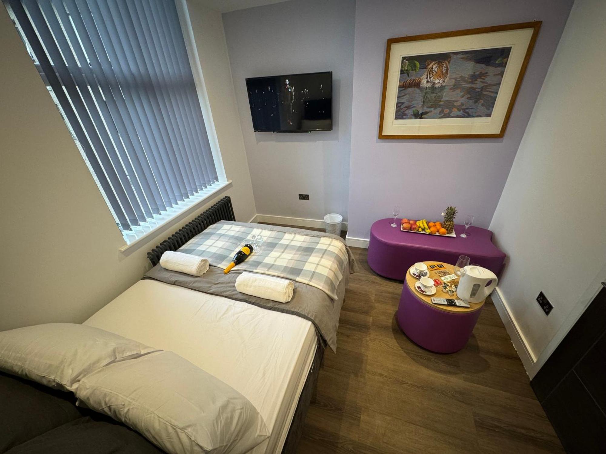 Southgate Luxury Apartments Elland Eksteriør bilde