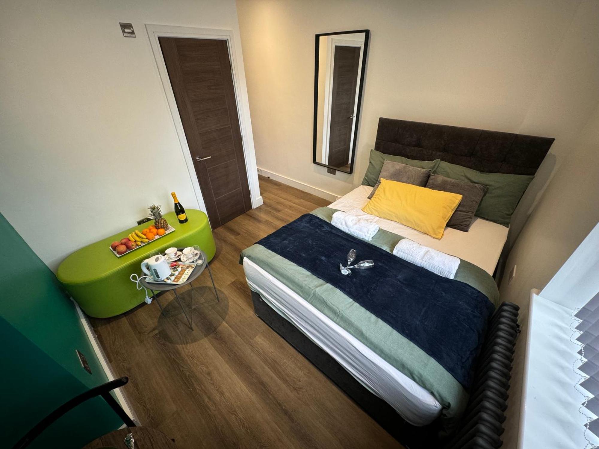 Southgate Luxury Apartments Elland Eksteriør bilde