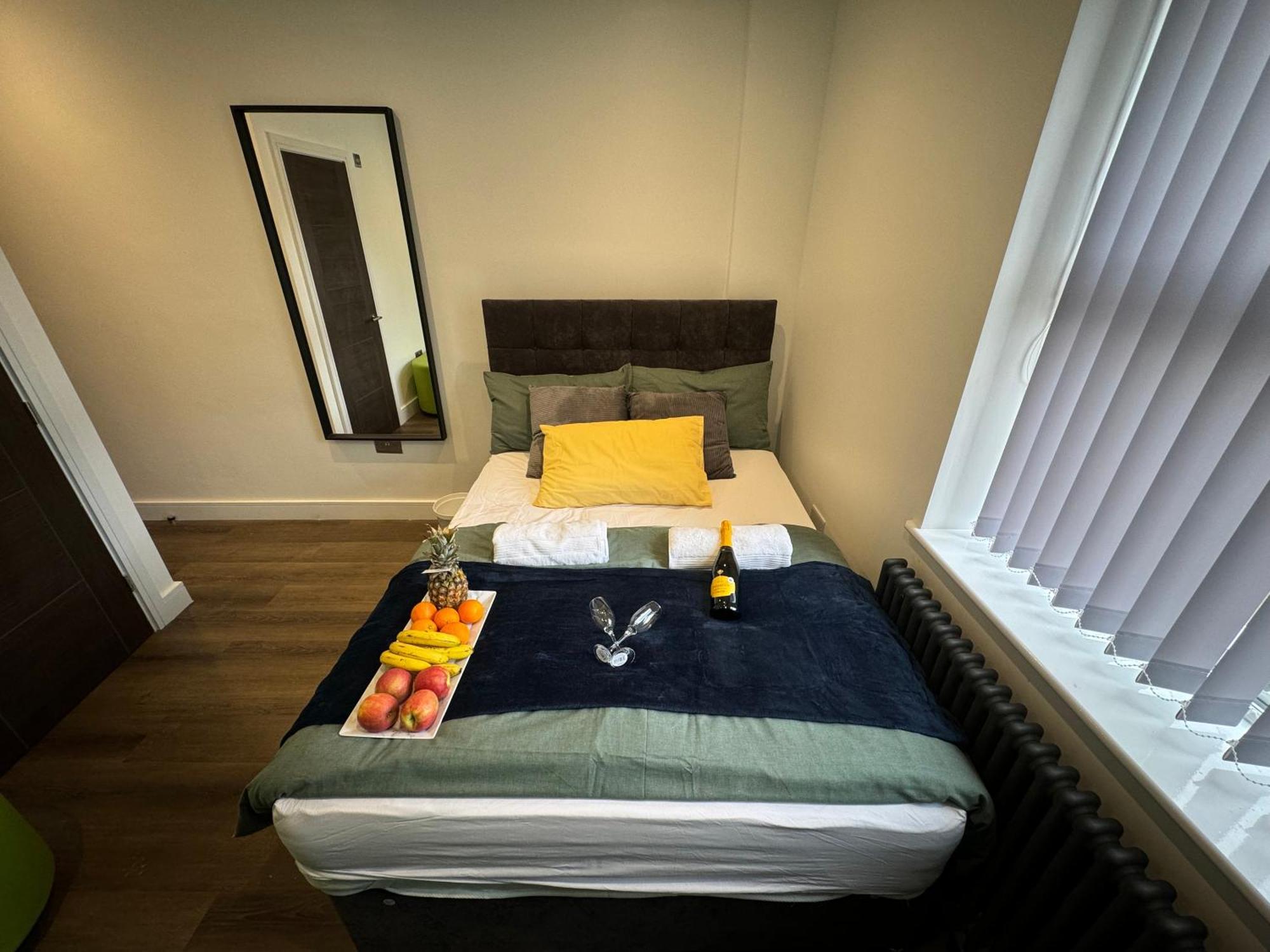 Southgate Luxury Apartments Elland Eksteriør bilde