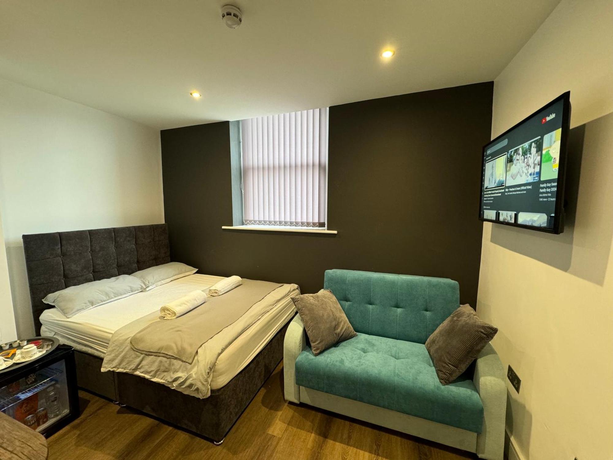 Southgate Luxury Apartments Elland Eksteriør bilde