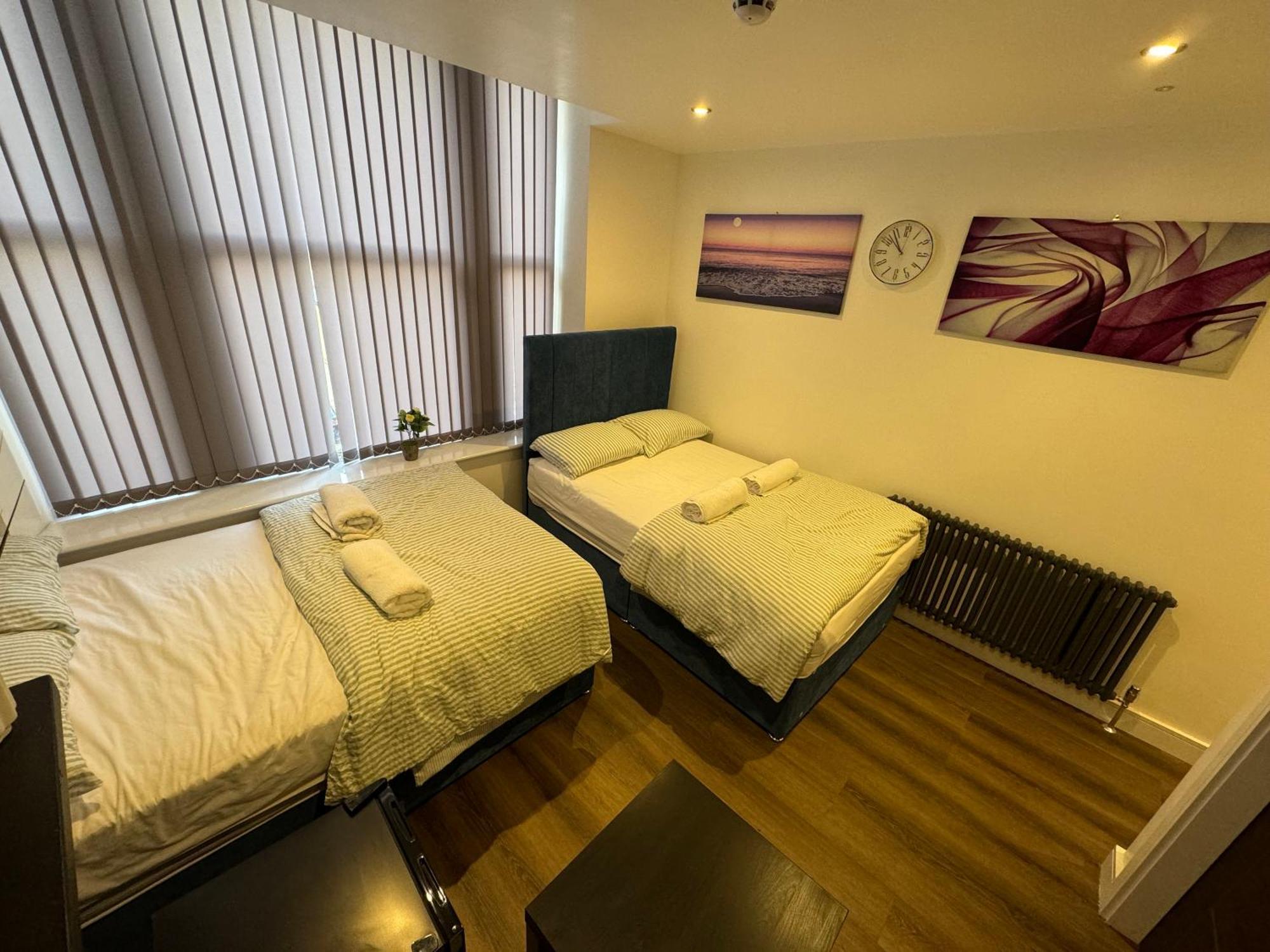Southgate Luxury Apartments Elland Eksteriør bilde