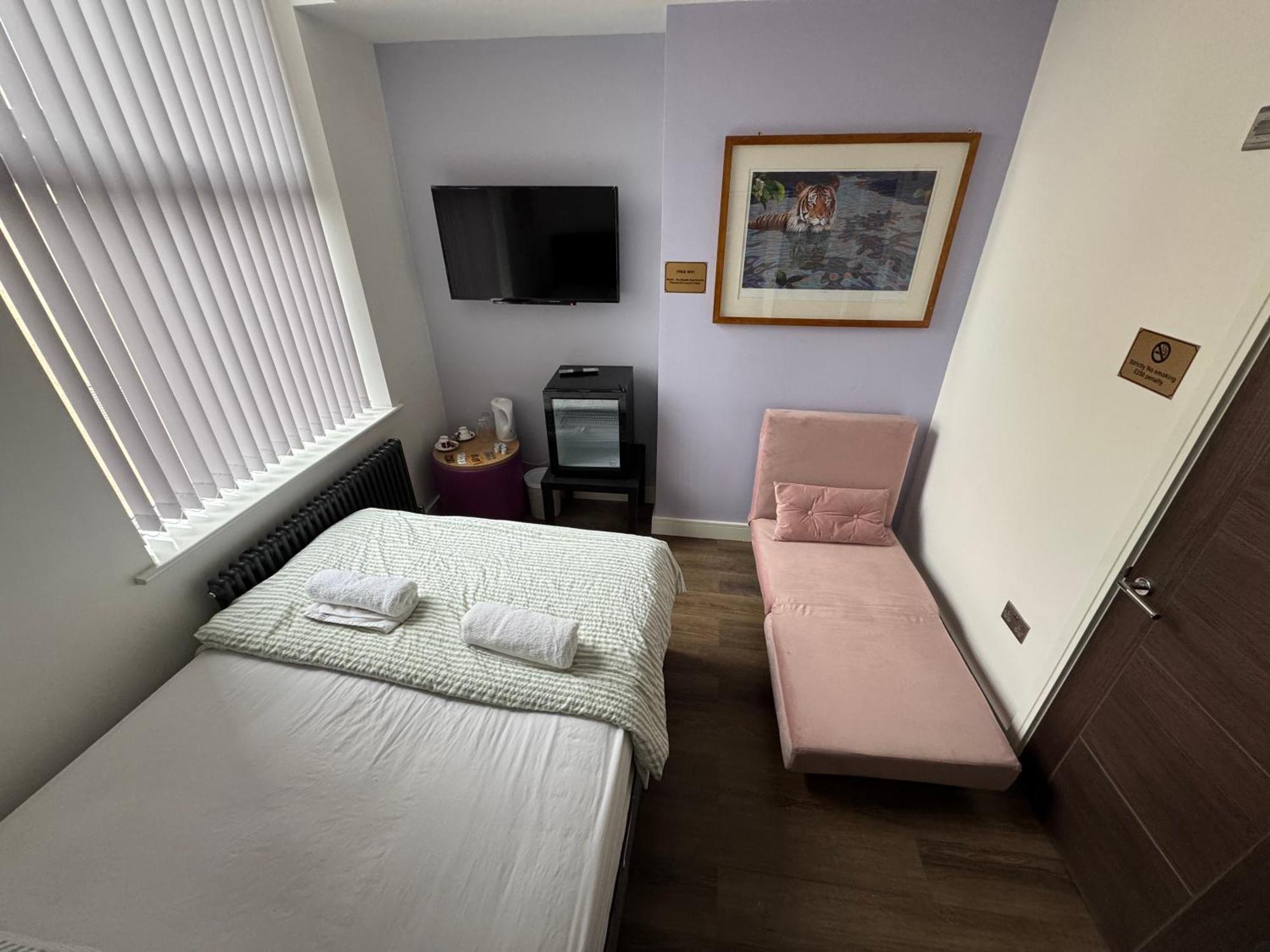 Southgate Luxury Apartments Elland Eksteriør bilde